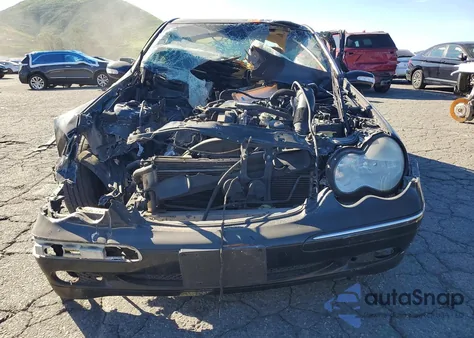 2003 Mercedes-Benz C 240 z USA, uszkodzony, nr VIN WDBRF61JX3E014493